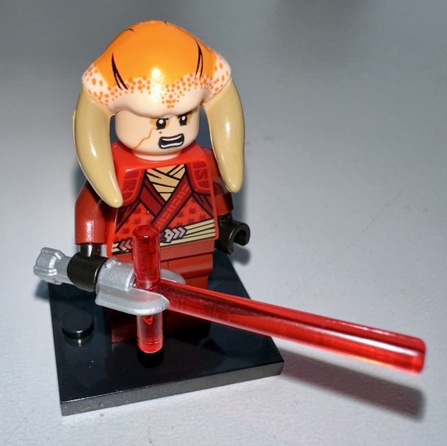 Iktotchi sith warrior weilding a crossguard crimson lightsaber.