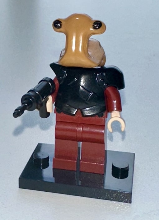 Ithorian explorer in the jungle