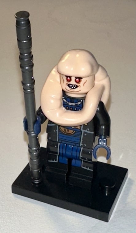 Twi'lek in a poised combat stance