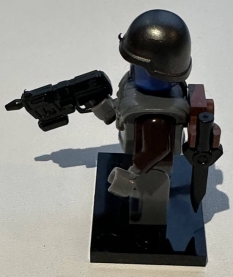 Duros Commando minifig — side view showing rifle and vibro-knife