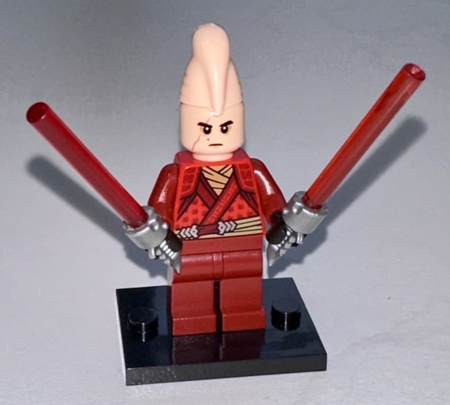 Fallen Cerean Jedi minifig wielding twin red lightsabers